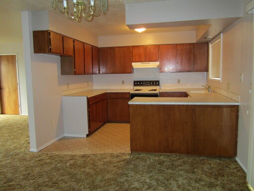 Building Photo - 341 Quail Ln