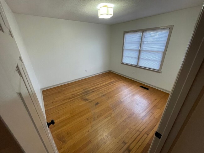 Foto del edificio - 1600 E 29th St