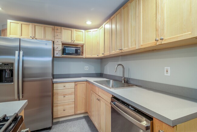 Building Photo - 1014 W Dakin St