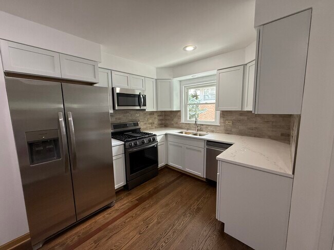 Foto del edificio - 8447 N Oriole Ave