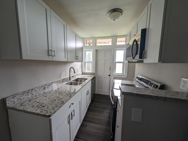 Foto del edificio - 2202 E 7th St