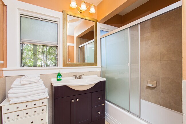 Bathroom - 1766 Vista Del Mar Ave