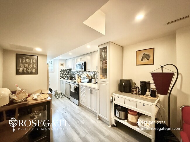 Photo du bâtiment - All-Inclusive 1-Bedroom Basement Apartment with Parking – Markham