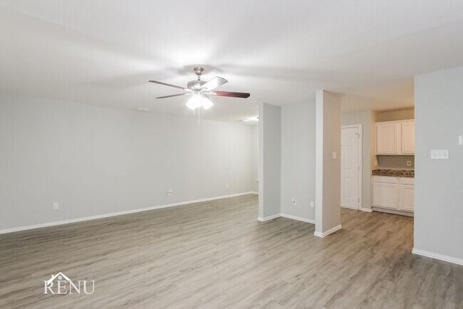 Foto del edificio - 238 Creek Cove Dr
