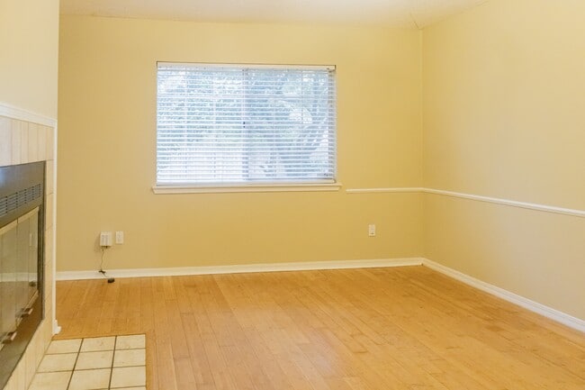 Foto del edificio - 8066 Dickie Dr