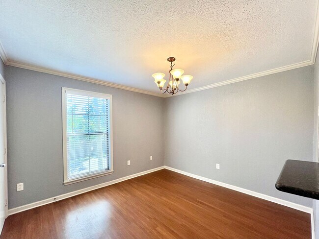 Building Photo - Two bedroom Lake Plaza Condo with Pool