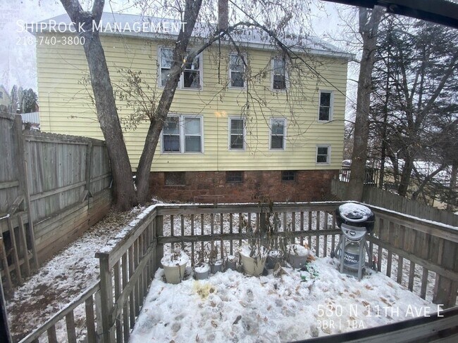 Foto del edificio - 530 N 11th Ave E