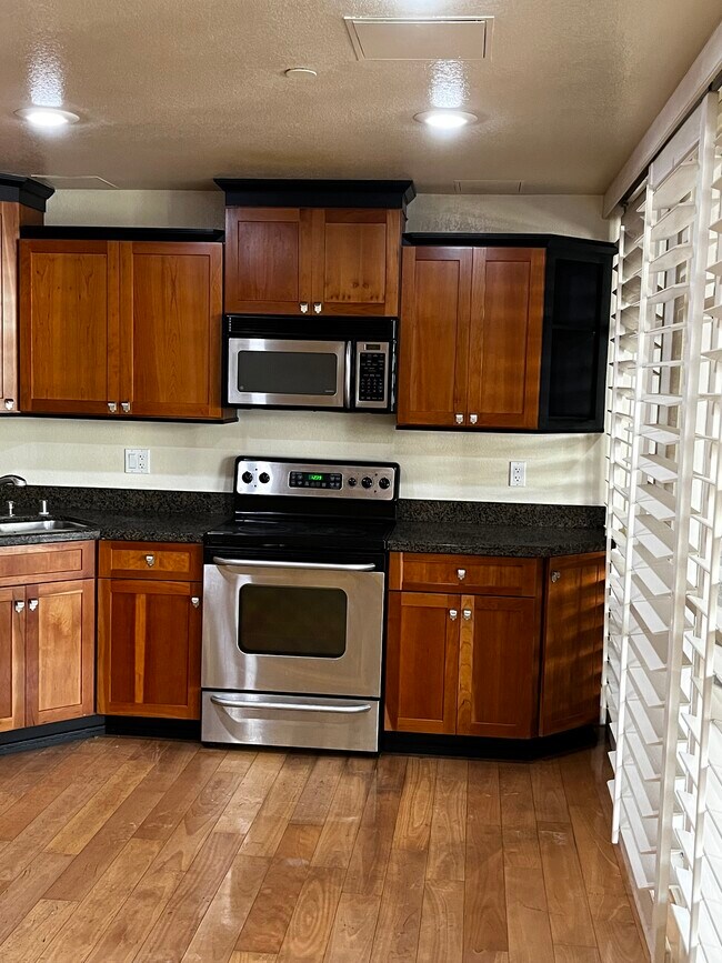 Foto del edificio - 7514 Girard Ave