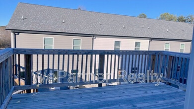 Building Photo - 15 Sandstone Dr