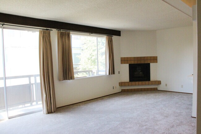 Building Photo - 35 28th Ave