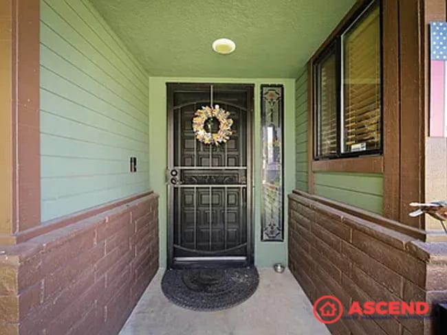 Building Photo - Captivating Home Near Highland Highschool!