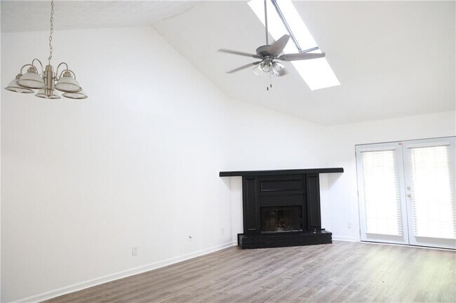 Foto del edificio - 5143 Farm Pl Dr NE