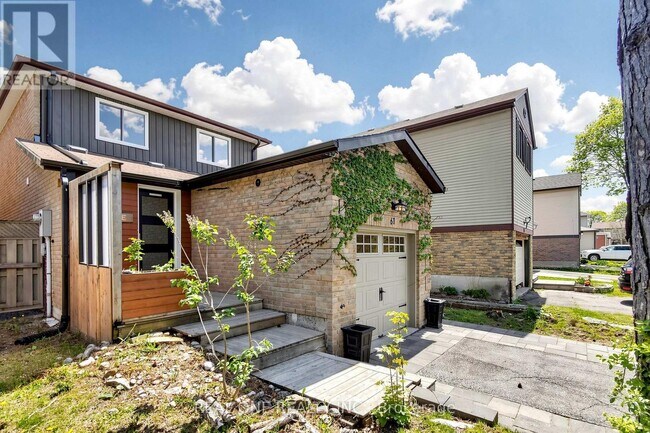 Building Photo - 61 Marlow Crescent