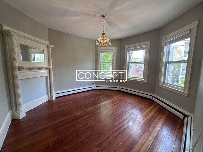 Building Photo - 166-168 Elm St
