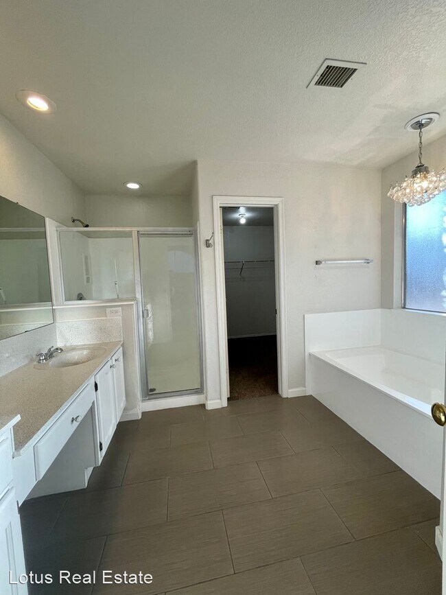 Building Photo - 3 br, 2 bath House - 1482 W Elgin St