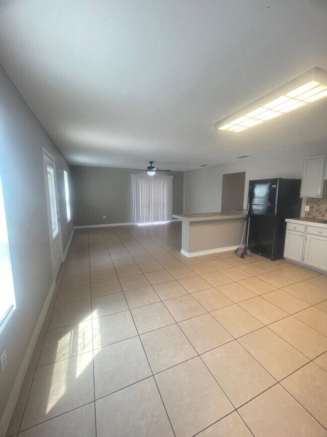 Building Photo - 406 Mescalero Dr