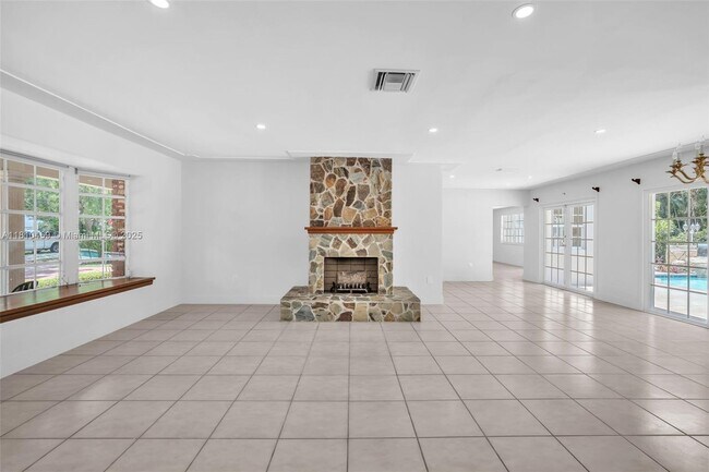 Foto del edificio - 1525 Trevino Ave