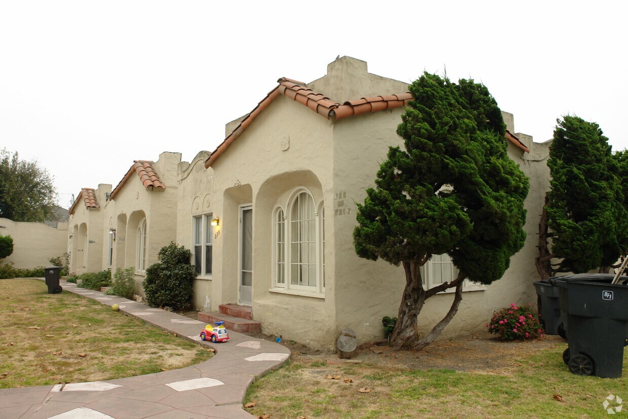 Primary Photo - 335 Riker St