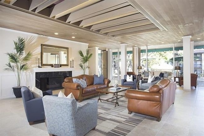 Lobby - 1775 Diamond St