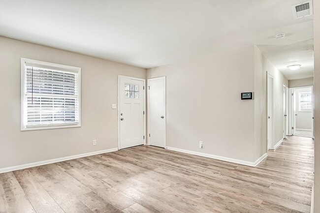 Building Photo - 3851 Bonnie Ln Se