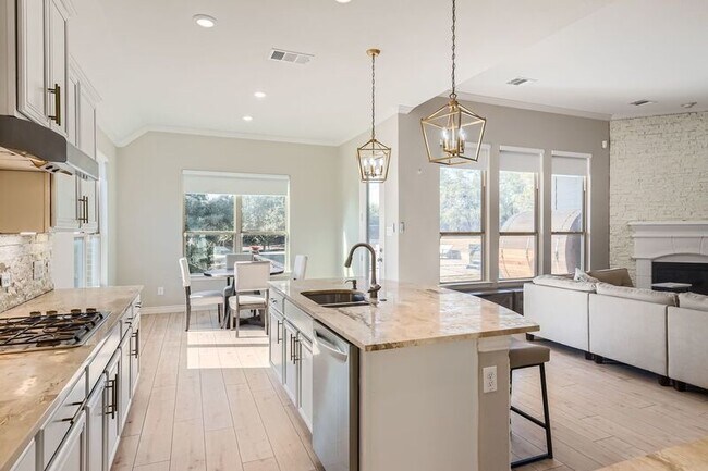 Building Photo - 21808 Esmeralda Dr