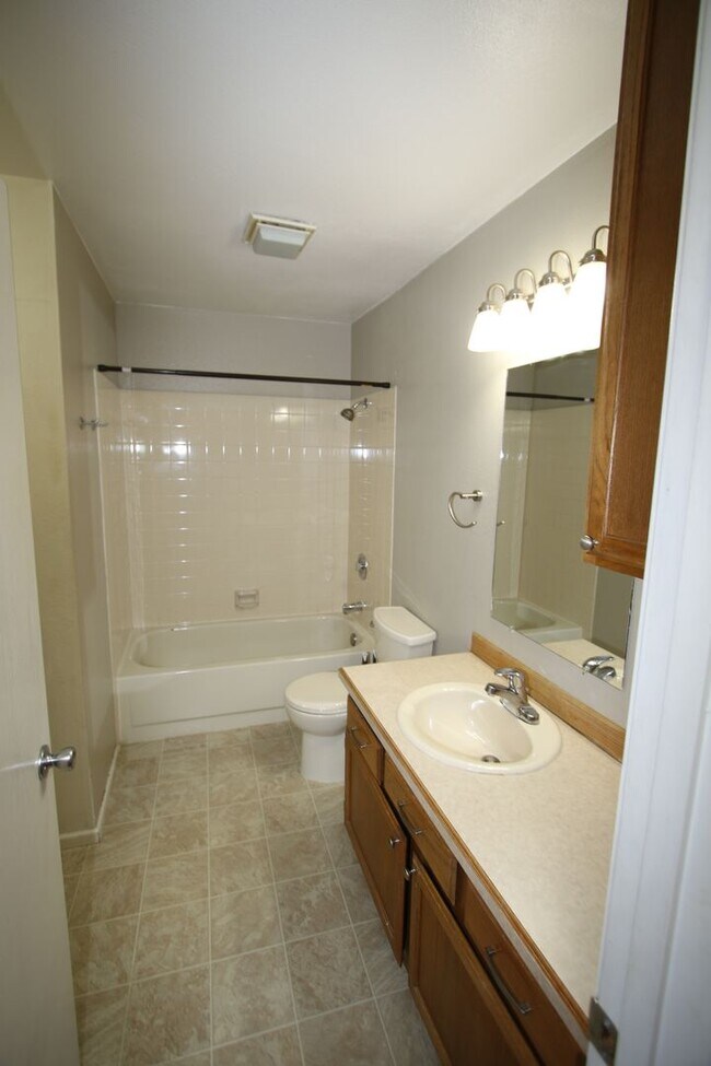 Foto del edificio - 1 Bedroom with a 1 car garage!