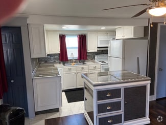 Building Photo - 1404 N Kealing Ave