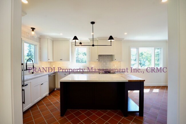 Building Photo - Freshly Renovated, Gorgeous Single Family ...