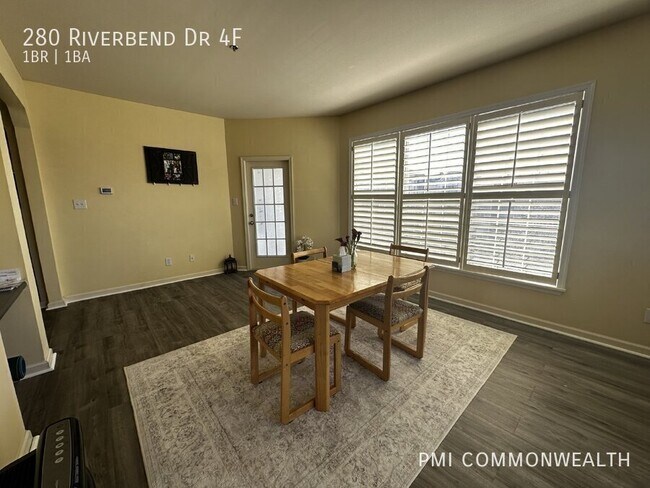Foto del edificio - 280 Riverbend Dr