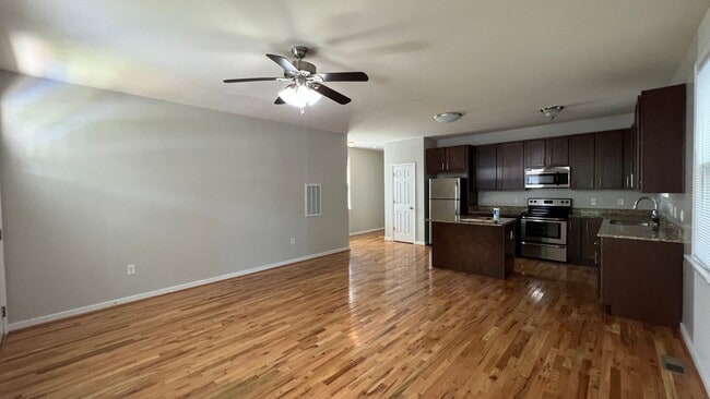 Building Photo - 2008 Cedar St