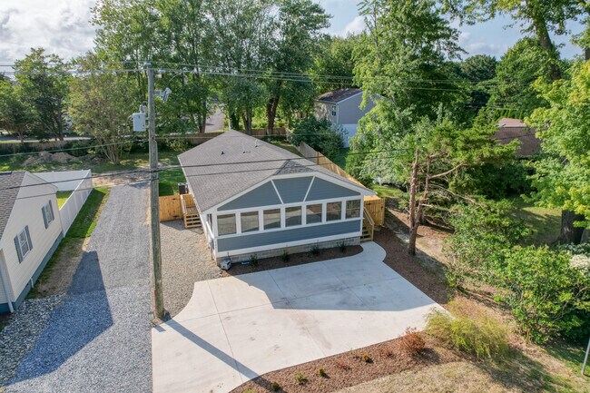 Foto del edificio - 705 Country Club Rd