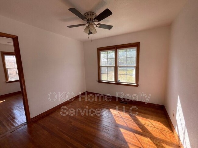 Building Photo - 3104 SW 46th St