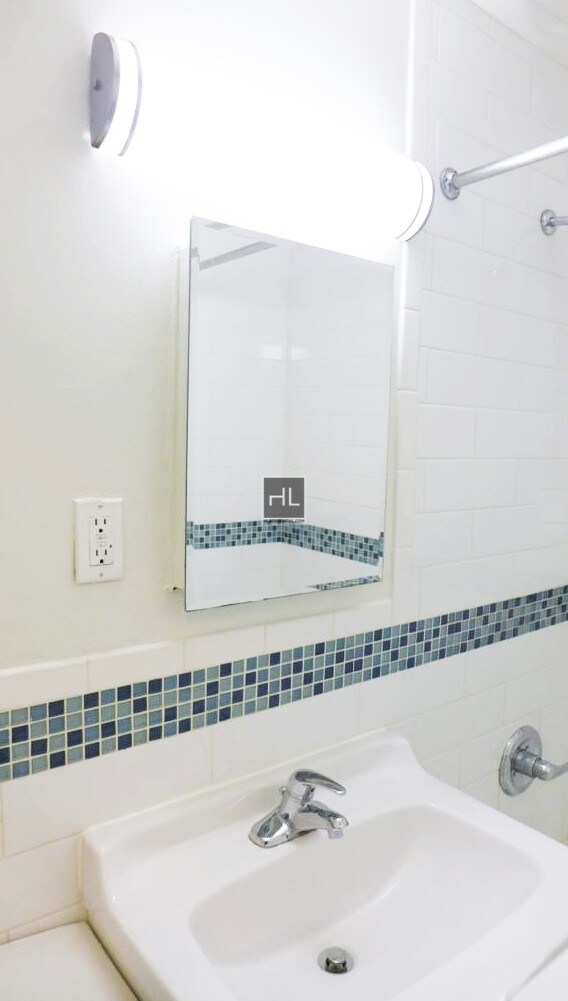 Building Photo - 171 E 89th St