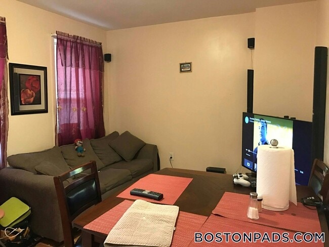 Foto del edificio - 144 Chelsea St