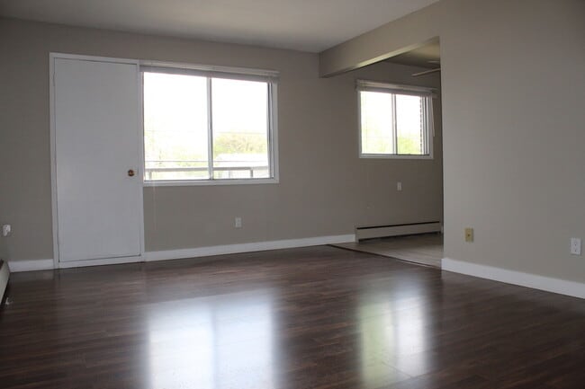 Building Photo - Willow Apartments