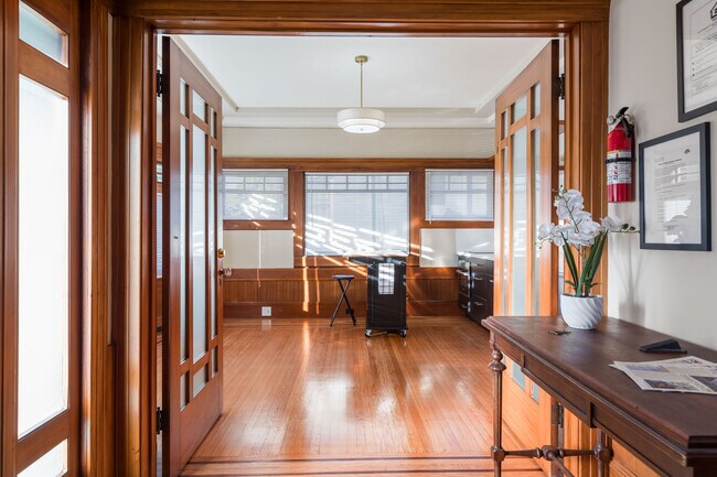 Foto del edificio - 5944 Claremont Ave
