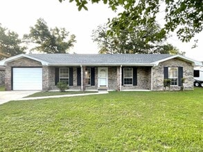 Building Photo - 4168 Danamar Dr