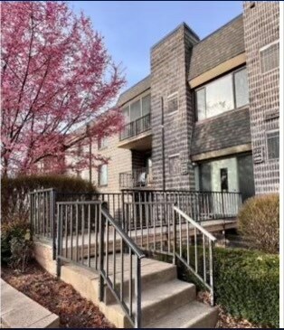 Primary Photo - 279 E Village Rd