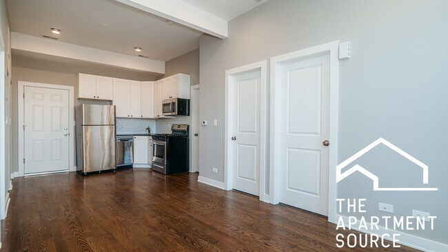 Foto del edificio - 2404 S Troy St