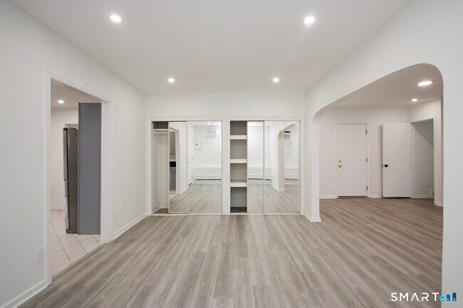 Foto del edificio - 2879 Fairfield Ave