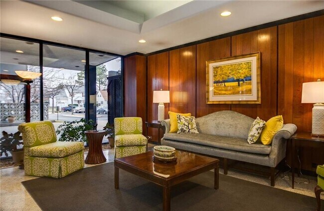 Foto del edificio - 7320 Glenroie Ave
