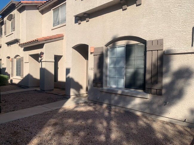 Ready Now!! 3BR 2.5BA located in Chandler - Cross Streets: Warner/Alma School - Ready Now!! 3BR 2.5BA located in Chandler - Cross Streets: Warner/Alma School Apartment