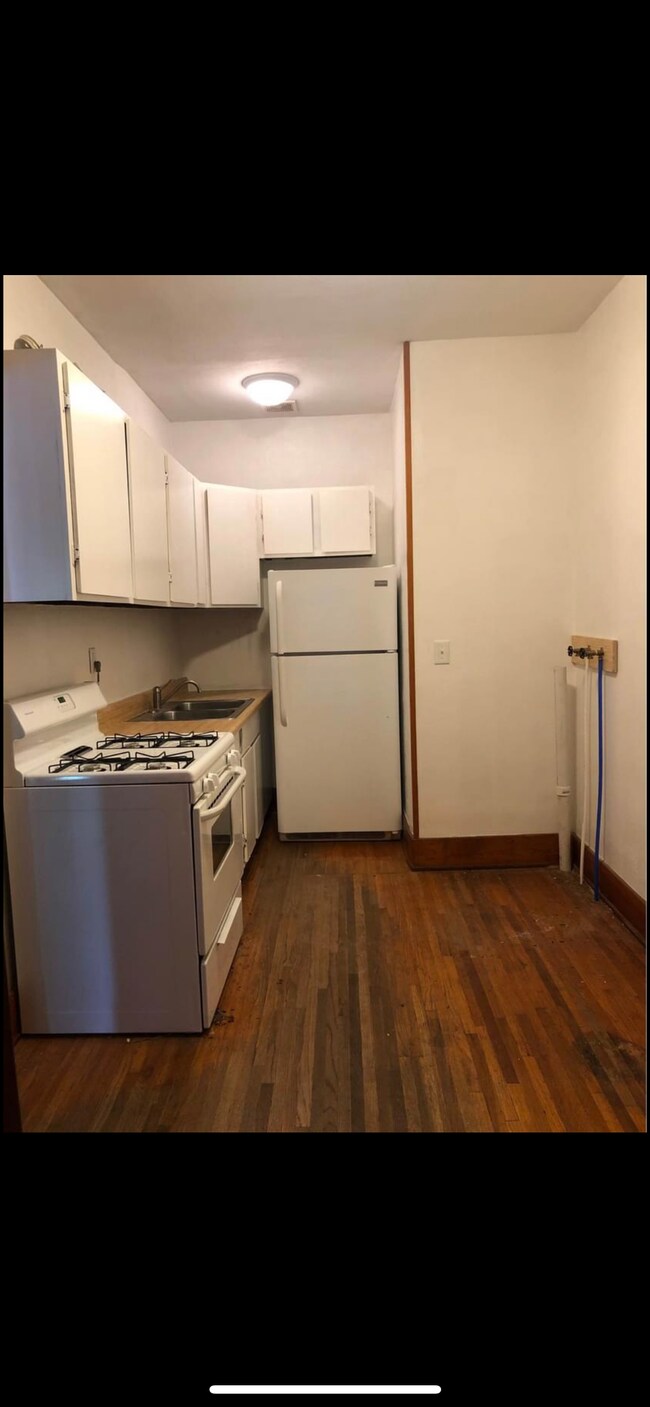 Kitchen - 128 S Erie St