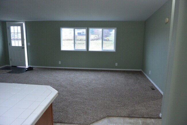 Building Photo - Spacious Battle Ground Manufactured Home f...