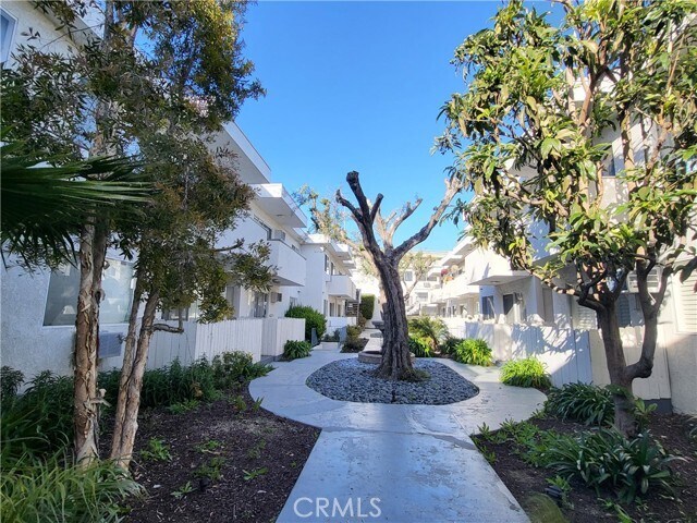 Building Photo - 2884 Sawtelle Blvd