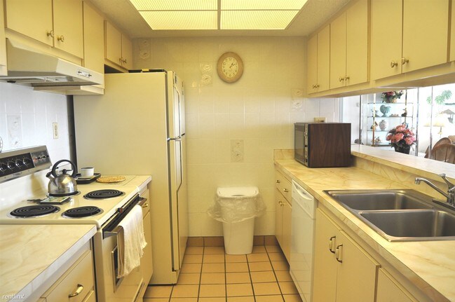 Building Photo - 450 S Gulfview Blvd