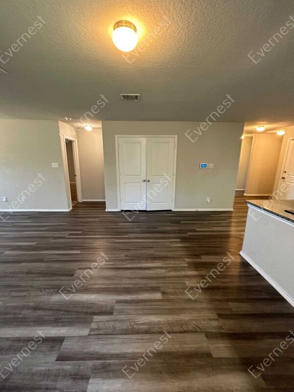 Building Photo - 10254 Robbins Bluff