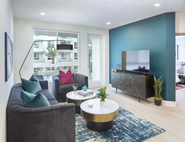 The Q Topanga Apartments Woodland Hills, CA