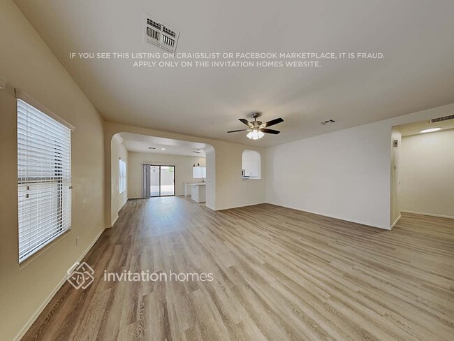 Building Photo - 10643 E Bramble Ave