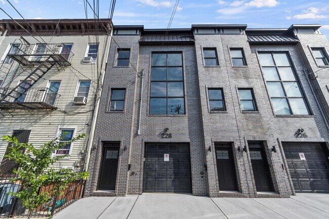 Foto del edificio - 228 Pine St